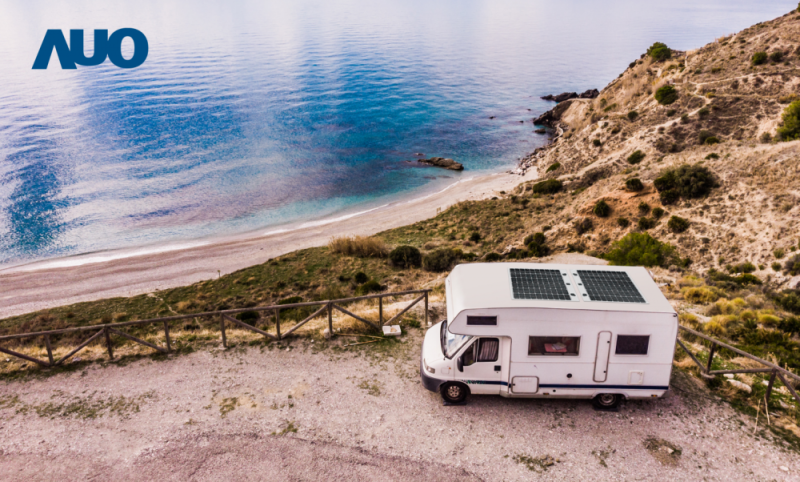 「可撓輕量化太陽光電板SunCurva」使用輕量特殊耐候型複合板取代傳統太陽能板的玻璃前板，不僅降低70%重量，每米平方僅3Kg；具有抗衝擊性能及通過電磁相容性測試，可應用於交通運輸工具，如露營車、遊艇等